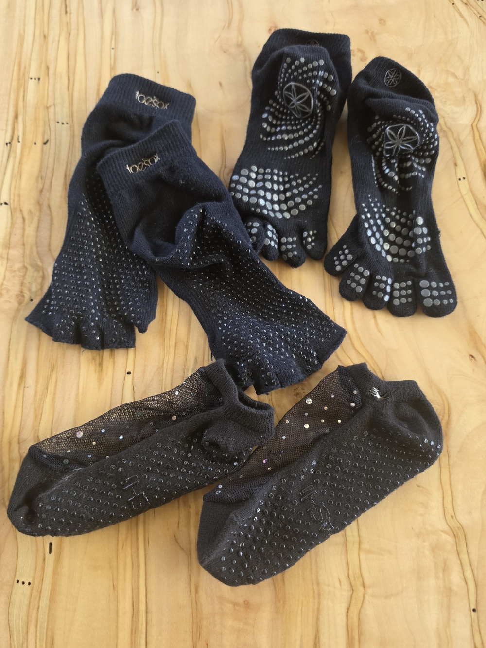 Black Grippy Toe Glitter Net Non-Slip Studio Socks - Pilates LaGree Fitness EUC